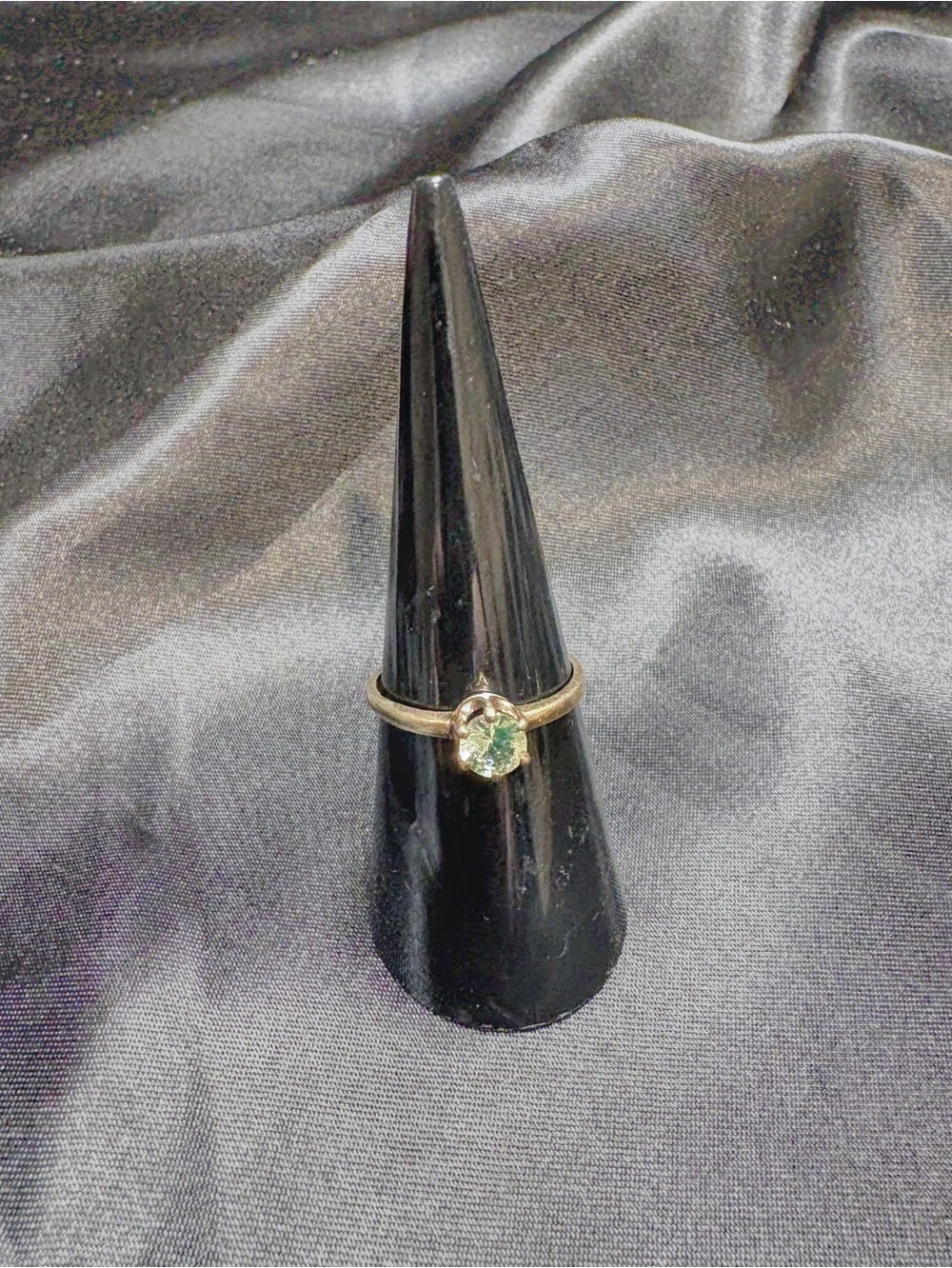 Vintage 10K Gold Women’s Suspected Light Green Spinel Ring Stamped TRG